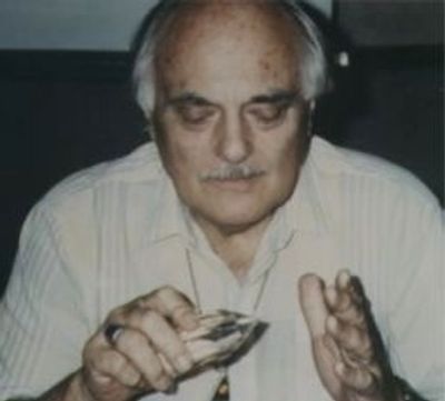 Marcel Vogel with a Vogel crystal