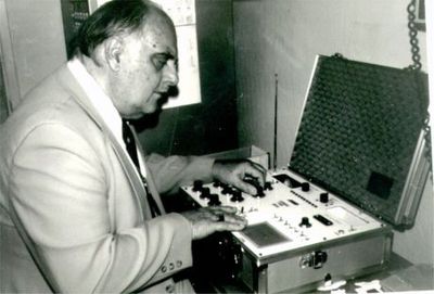 Marcel Vogel with the Radionics Omega 5.