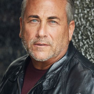 Actor Lou Silver from Tulsa King. On WINDOW. A different kind of podcast. www.LookThroughTheWindow.c