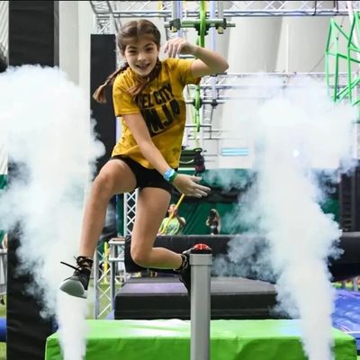 Steel City Ninja athlete Ashlyn was 1 of 3 girls out of over 150 to hit a stage 1 buzzer at Worlds