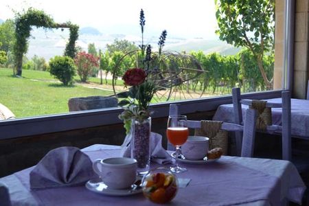 Casale Poggio Nebbia dining