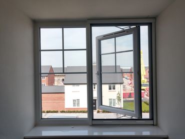 Bedroom's window retractable fly screen / insect screen