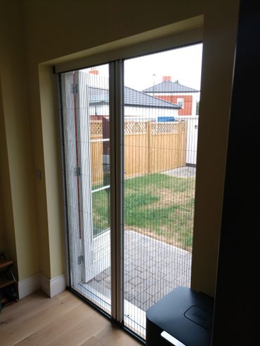 Double door retractable fly screen / insect screen
