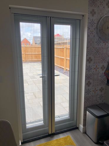 Double door  retractable fly screen / insect screen