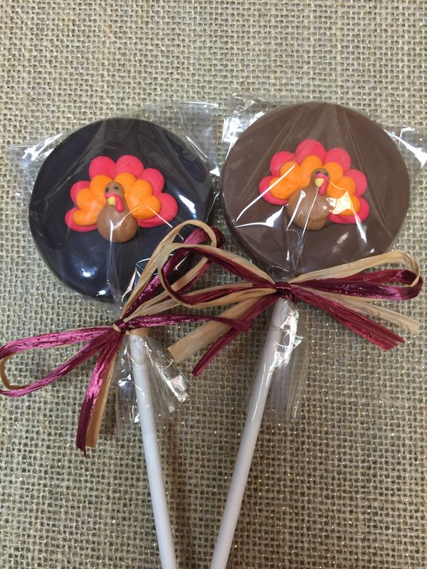 Circle pop with candy turkeys.