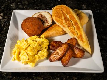 Desayuno de Papa Rellena - Stuffed Potato Breakfast