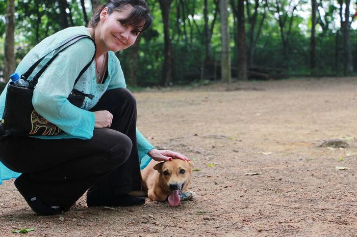 Bobbie Phillips actress and animal advocate visits Embark Animal Hospital in Sri Lanka