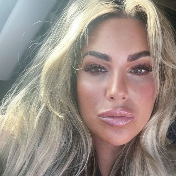 client selfie showing off her wispy volume eyelash extensions