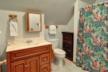 Upstairs full bathroom