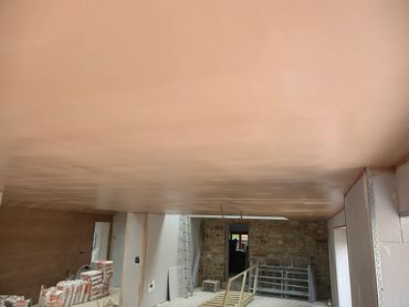 Skimmed ceiling