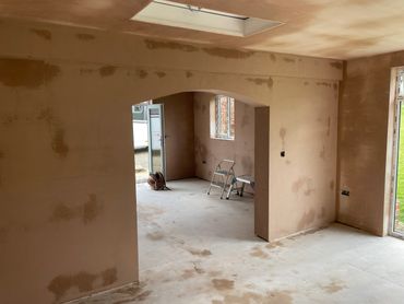 Slimmed wall with small archway