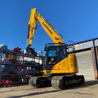 360 excavator training with Liugong machine