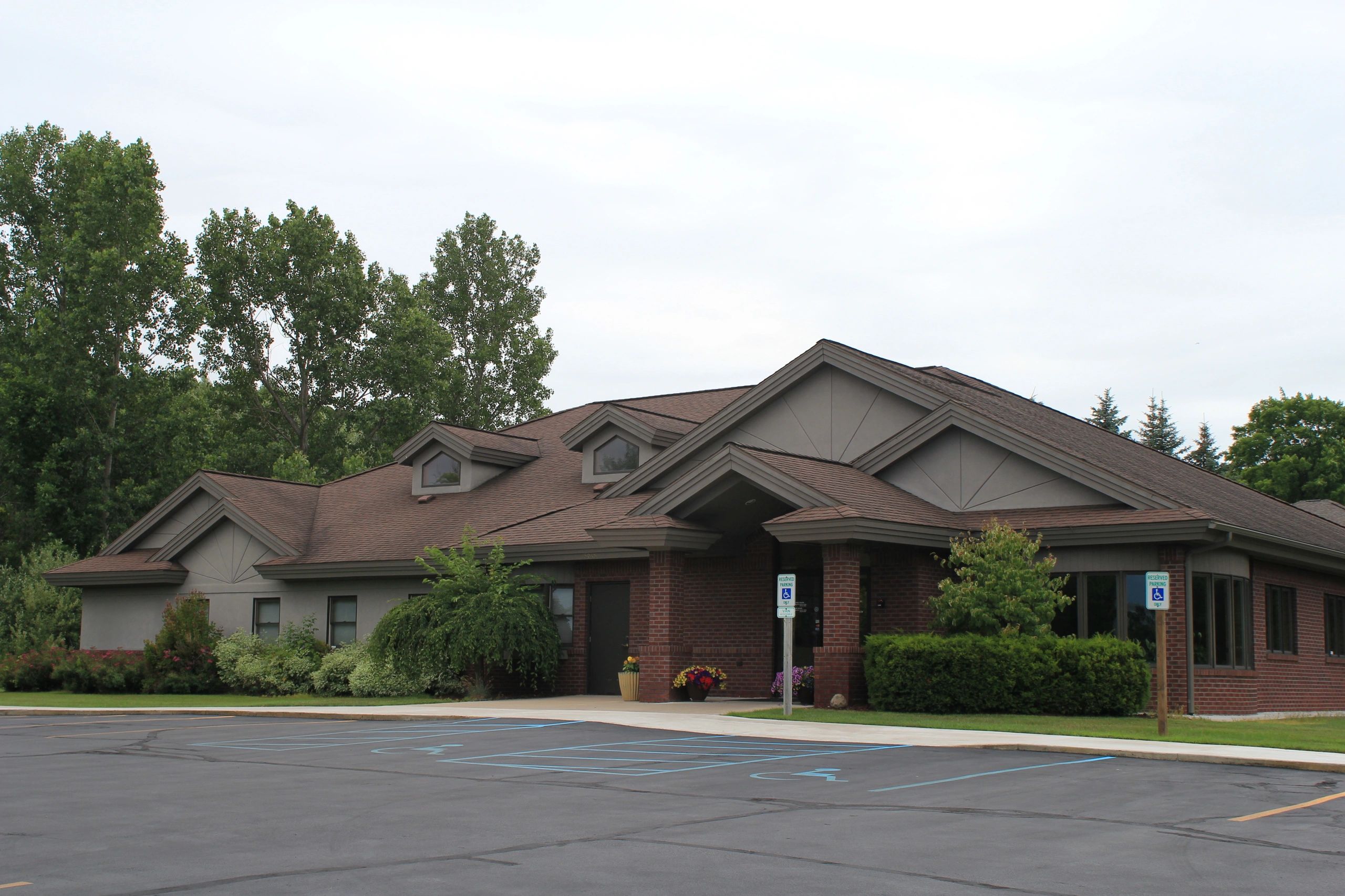 An image of the front of the Grand Traverse Internal and Family Medicine, P.C. office.