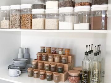 Minimal modern plants display living room tidy home decluttering decluttered professional organiser decluttering your home declutter minimal organise home kitchen clear-out tidy home