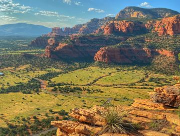 Enjoy the best two-hour customized hikes in Red Rock Country with our Sedona Hiking Guides.