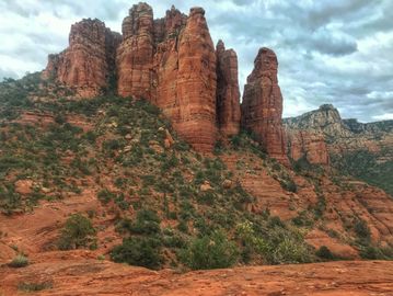 Enjoy the best full day customized hikes in Red Rock Country on our Sedona hiking tours.