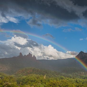 Enjoy the best customized vortex hikes in Red Rock Country on our all-inclusive Sedona hiking tours.