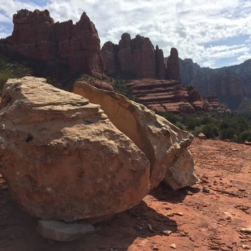 Enjoy the best customized scenic loop hikes in Red Rock Country on our Sedona hiking tours.