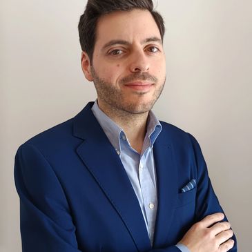 Máster Acceso a la Abogacía. UCAM
Grado Derecho. Mención Jurídico Empresarial. UCAM
Máster Experto e