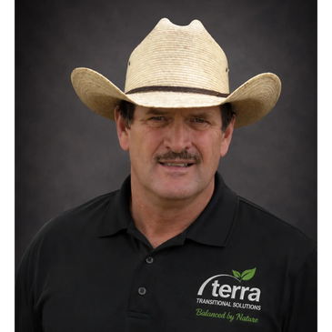 Man wearing a straw cowboy hat and black Terra shirt.