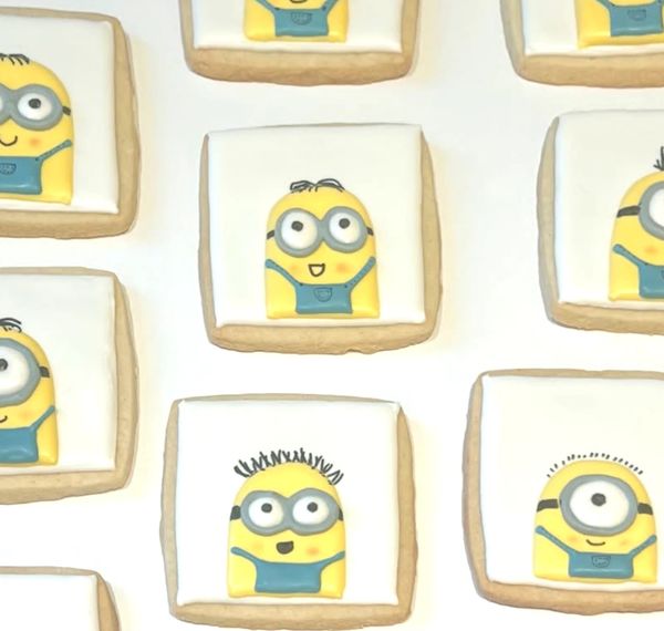 Square cookies decorated with Minion faces.
