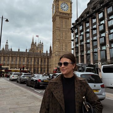 Woman posing in front of Big Ben in London.