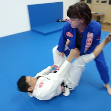 Gracie Barra Jiu-Jitsu El Monte doing open guard. Women's sport jiu-jitsu passing the guard.