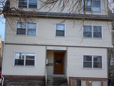 1 - Studio unit
5 - one Bederoom units
Next to Medical school , Michigan Medical Center, near Dental