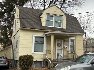 923 Greenwood Avenue - 5 Bedrooms, 2 & 1/2 Bathrooms, Living Room, Dining Room, and Off-Street Parki