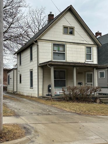 1336 N. University Court - 5 Bedroms, 2 bathrooms, Living Room, and off-Street Parking