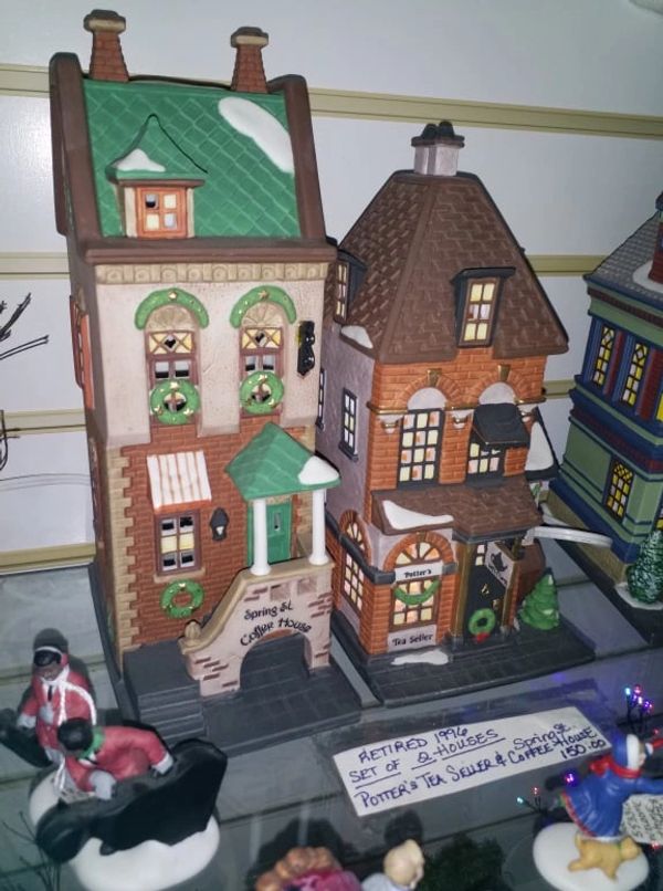 Dept 56 Christmas in the City  Potter Tea Seller and Spring St. Coffee House set of 2 houses