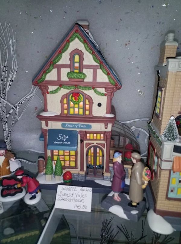 Dept 56 Christmas in the City  Stems & Vines Garden House & Holiday Suprise