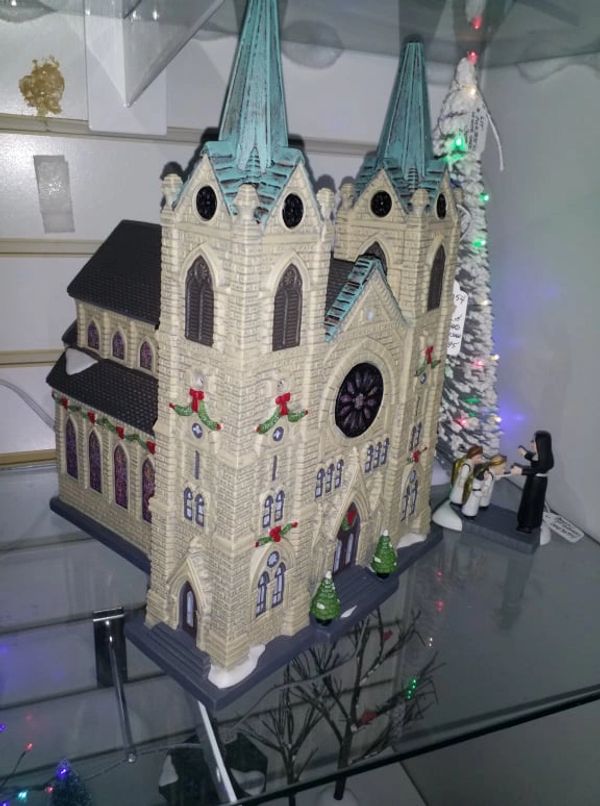 Dept 56 Christmas in the City  St. Thomas Cathedral & Angels Heard on High