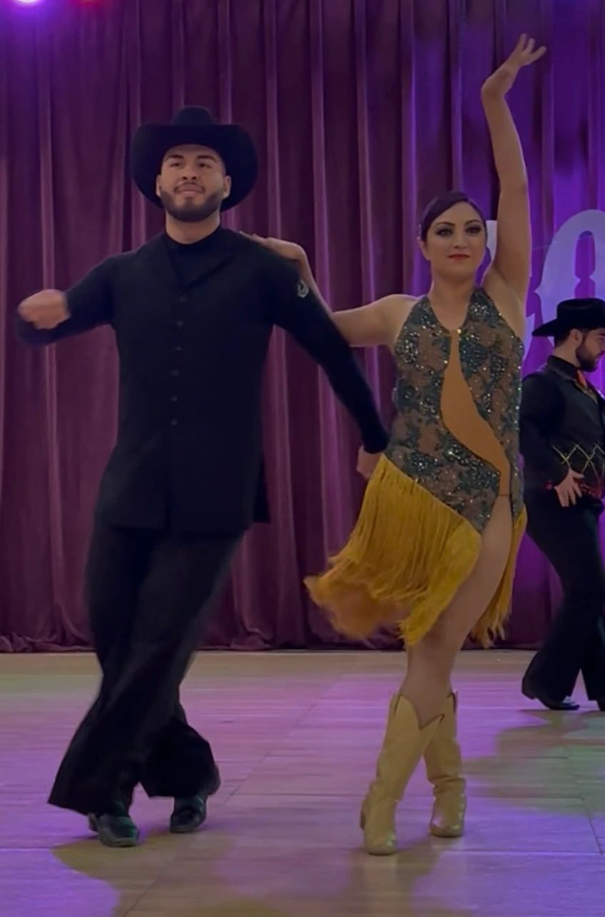 //img1.wsimg.com/isteam/ip/5e118b8d-ec8c-431f-8204-c759abaab4e0/Loan%20%26%20Vanessa%20chacha.jpg/:/rs=w:1300,h:800