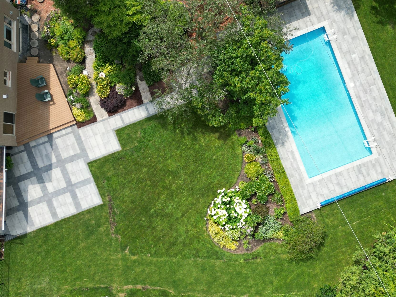 Drone shot of interlock patio and pool in Ottawa - Techo-Bloc