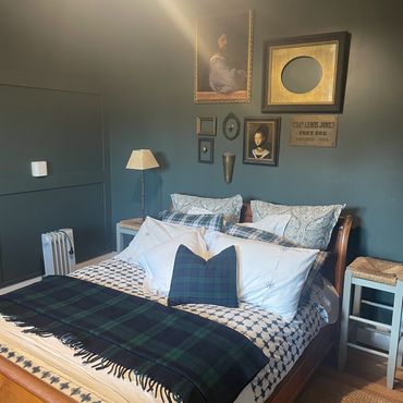 Country lodge bedroom in Jurassic