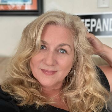 Biography 
Kristen Traverse is a Registered Nurse, an Anat Baniel Method ®NeuroMovement® practitione