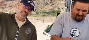 Aqui nomas comindo Ceviche con El Tio Yorch en Playa El Burro Baja California Sur
