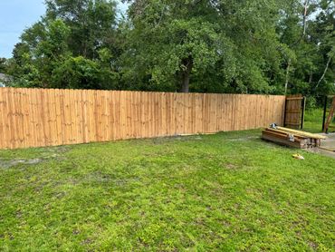 Premium wind resistant fence