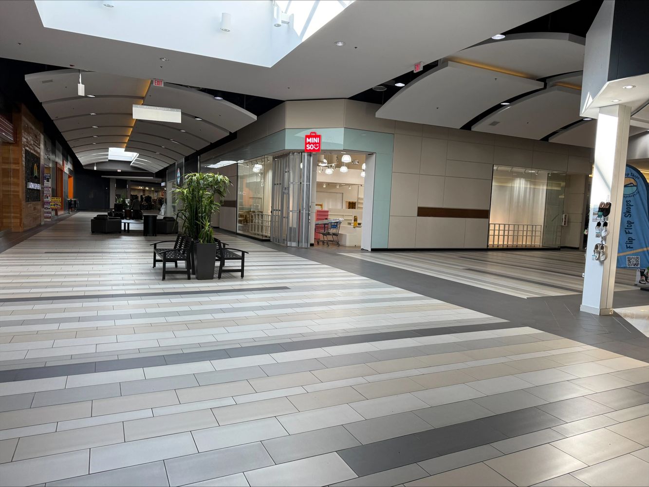 modern-retail-store-renovation-gta-mall.jpg