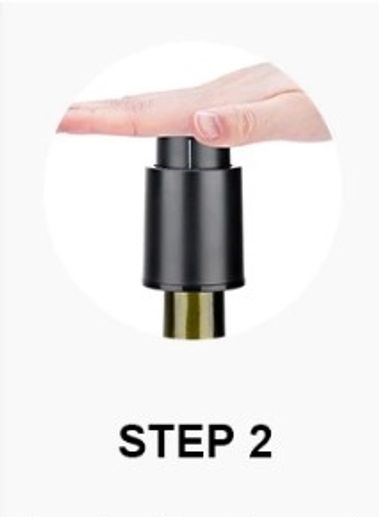 Per togliere aria basta premere più volte il pulsante del tappo salva vino