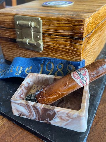 100% edible, realistic cigar box, cigar and ashtray
