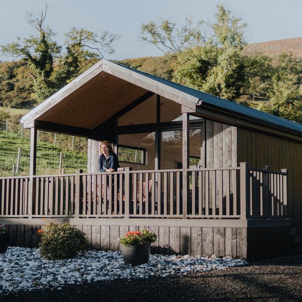 Four Star luxurious new timber cabin with wood-fired hot tub, decking and private patio