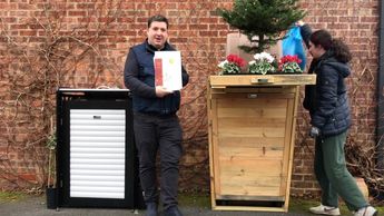 You don't have to touch the filthy bin lid every day with the patented technology. Just slide lid