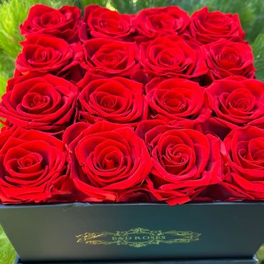 16 roses in gift box Valentine’s Day birthday gift flowers