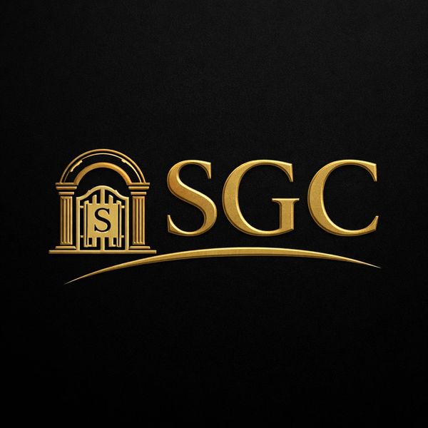 Logotipo dorado de SGC sobre fondo negro.