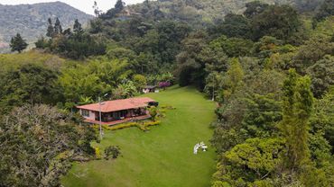 Real estate, luxury homes, architectural photography, Drone, indoors photos, exterior in Colombia.