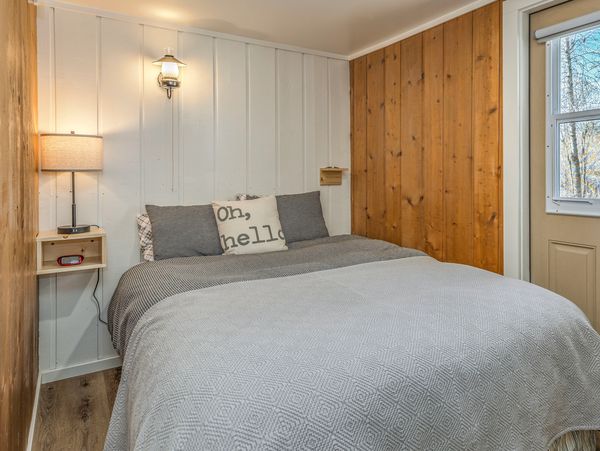 Cabin 9 bed on Pine creek