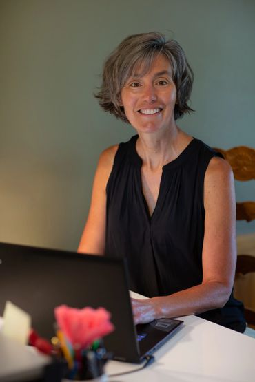 Amy Layne Litzelman, headshot 3