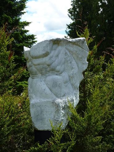 Cuban Sculptor Tomas Oliva, monumental sculpture, marble